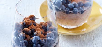 Chia-Bananen-Pudding mit Heidelbeeren