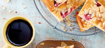 Quarkschnitten mit Himbeeren