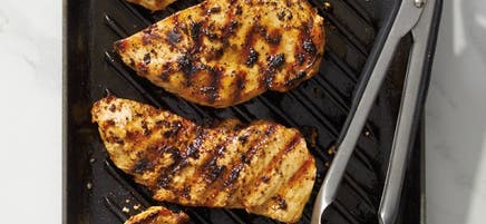 Escalopes de poulet grillées au citron et au poivre