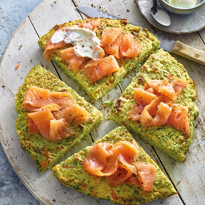 Blumenkohlfrittata mit Räucherlachs