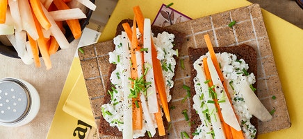 Kohlrabi-Frischkäse-Brote