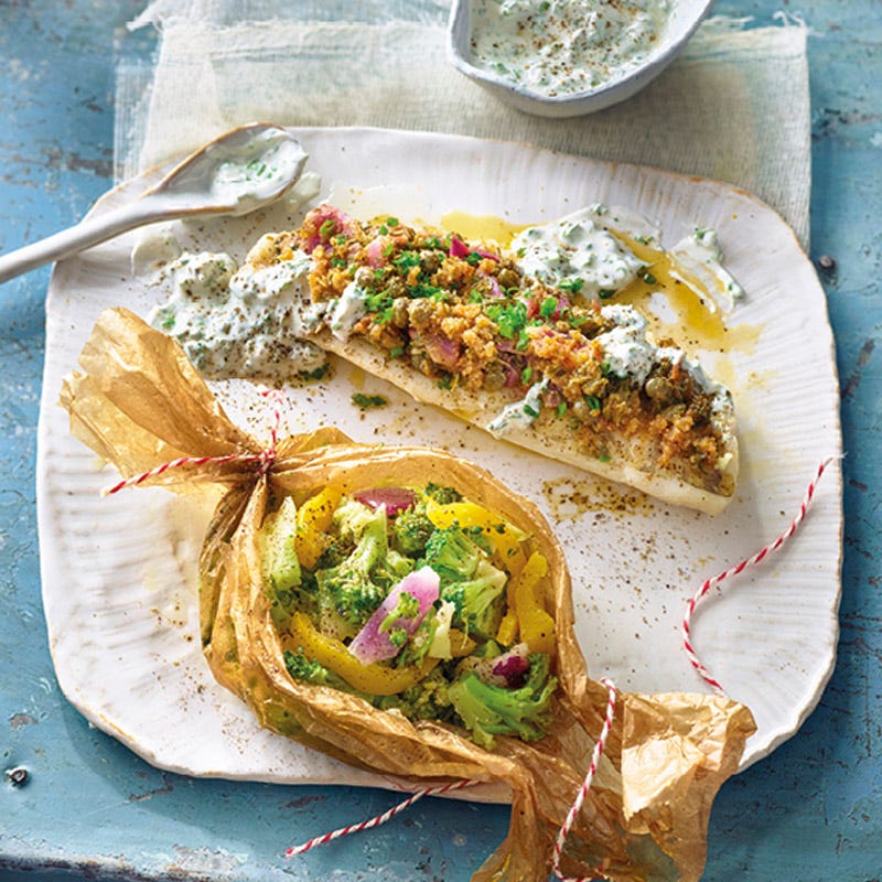 Fisch mit Würzhaube und Gemüsepäckchen