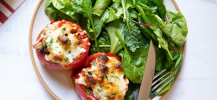 Pizza-stuffed tomatoes