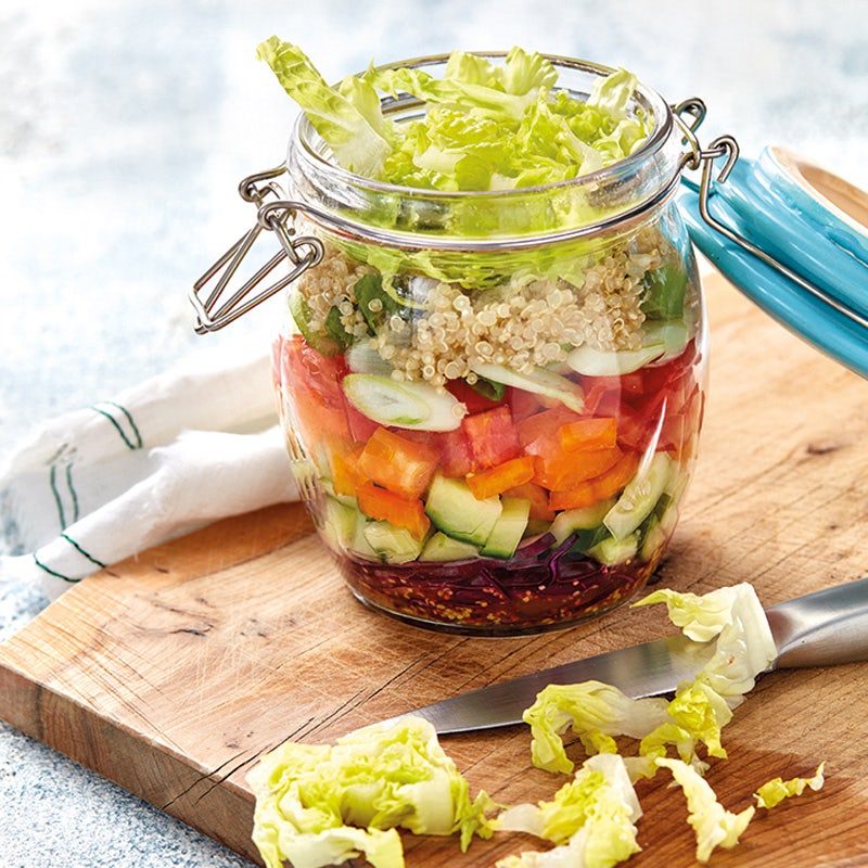 Bunter Quinoa-Schicht-Salat