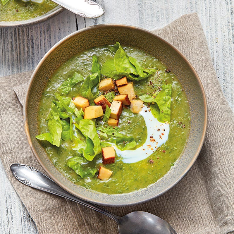 Salatsuppe mit Tofutopping