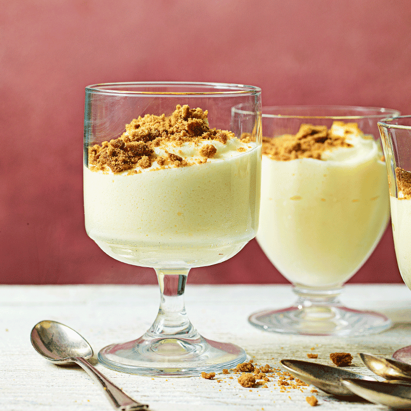 Lemon mousse with ginger crumb