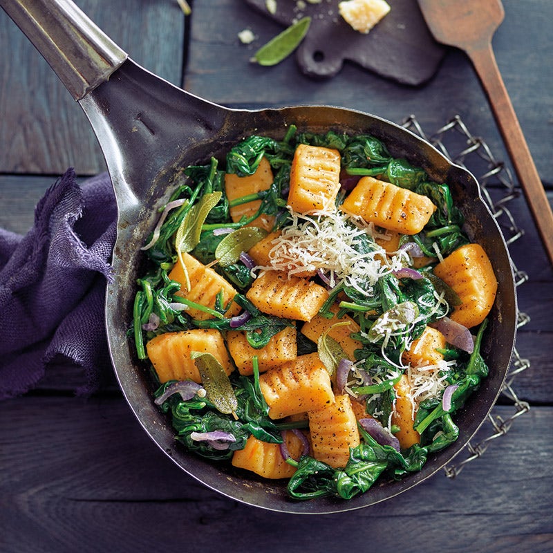 Kürbisgnocchi in Salbeibutter mit Spinat