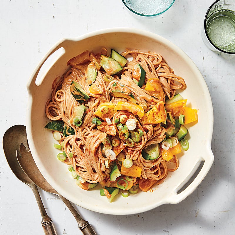 Szechuan-Erdnuss-Nudelsalat