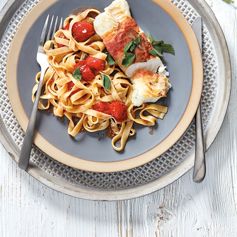 Kabeljau-Saltimbocca mit Tomatennudeln