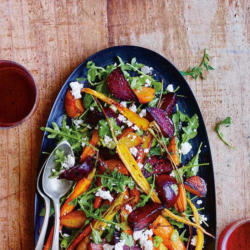 Karotten-Rucola-Salat mit Bunter Rande