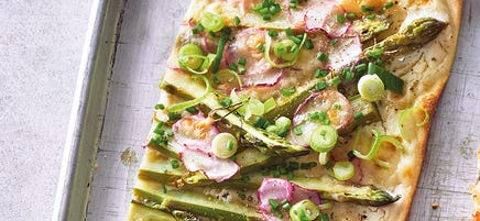 Tarte flambée aux asperges