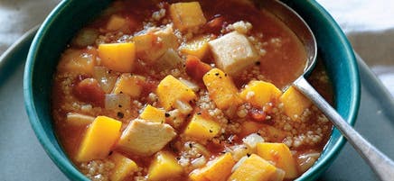 Soupe marocaine au poulet, aux légumes et au couscous