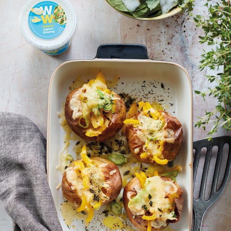 Schnelle Ofenkartoffeln mit Salat
