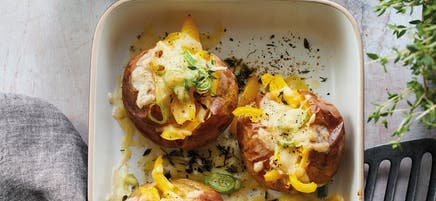 Schnelle Ofenkartoffeln mit Salat