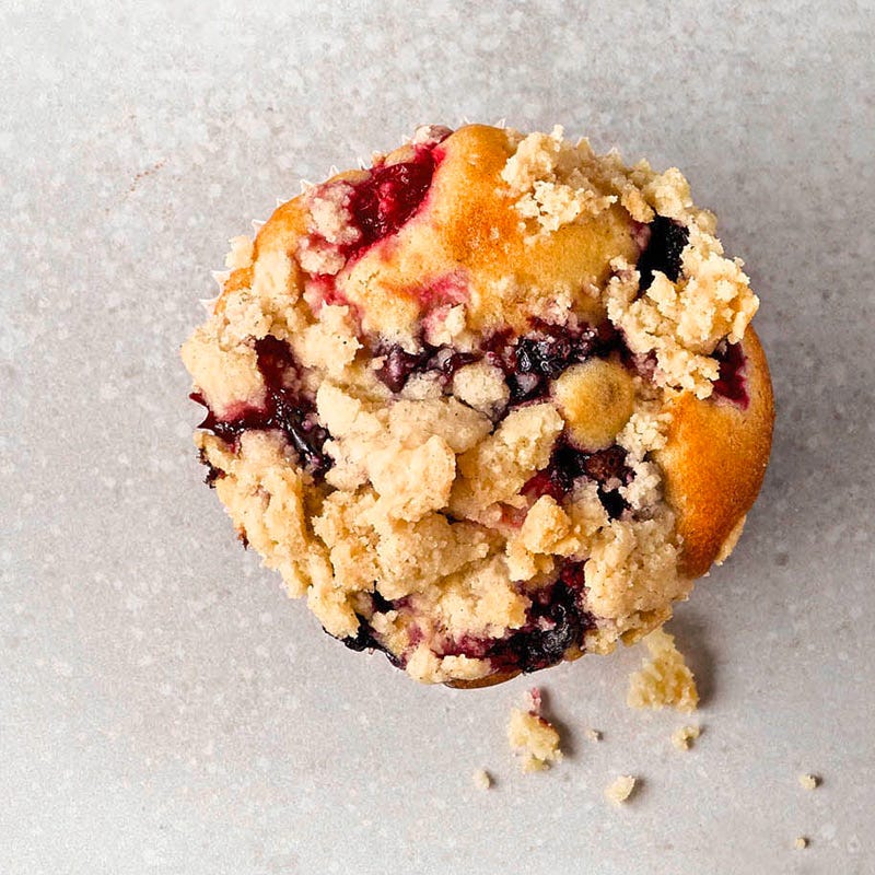 Beerenmuffins mit Vanillecrumble