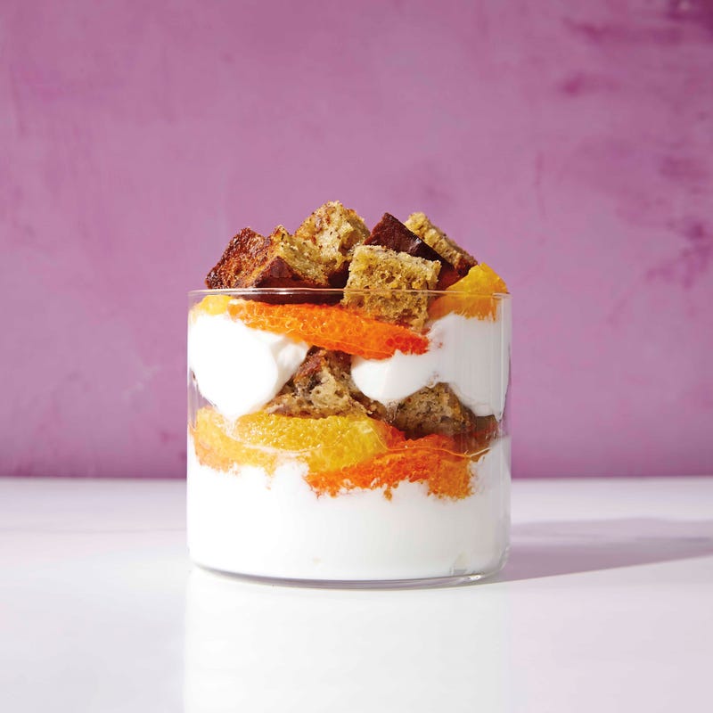 Foto van Triffle met yoghurt, sinaasappel en bananenbrood door WW