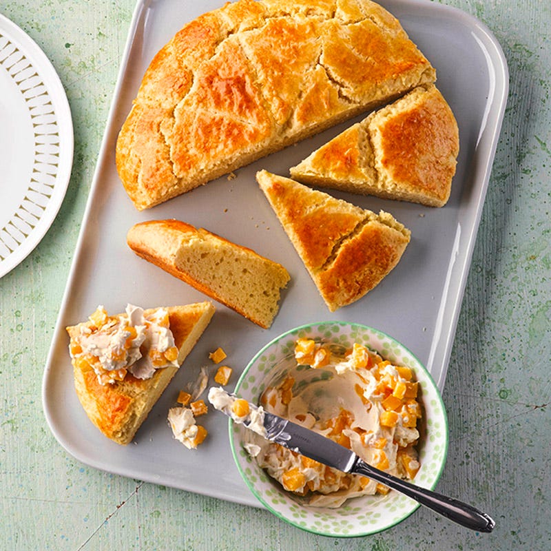 Mandelscones mit Mangoaufstrich