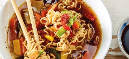 Schnelle Asia-Mie-Pastasuppe/Schnelle Asia-Mie-Nudelsuppe