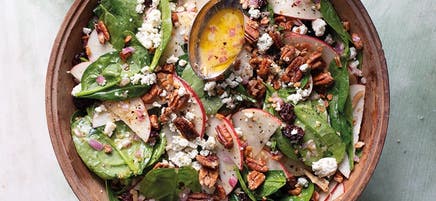 Salade d'épinards et pommes avec gorgonzola