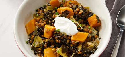 Ragoût de courge musquée, de choux et de lentilles par Daphne Oz