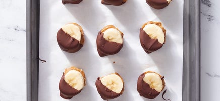 Bevroren in chocolade gedoopte bananenhapjes