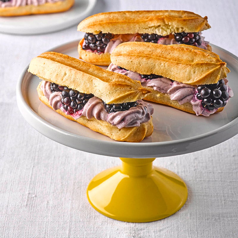 Eclairs mit Brombeercreme