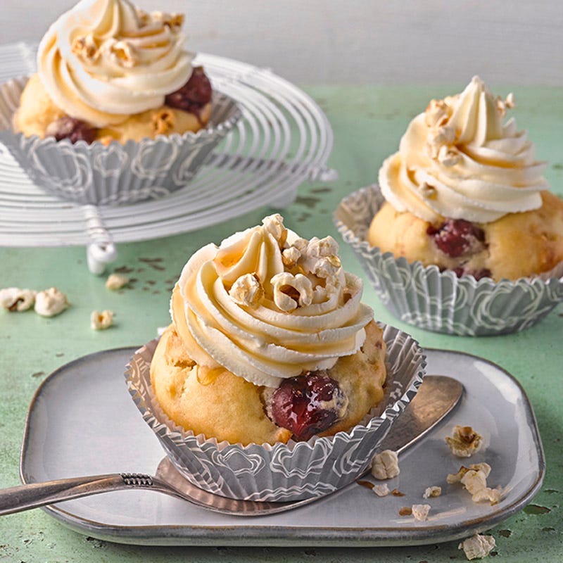 Sauerkirsch- Popcorn-Cupcakes