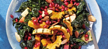 Salade de chou frisé, potiron grillé, pépins de grenades et amandes effilées