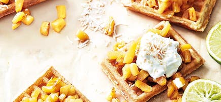Gaufres à l’ananas et yogourt à la noix de coco