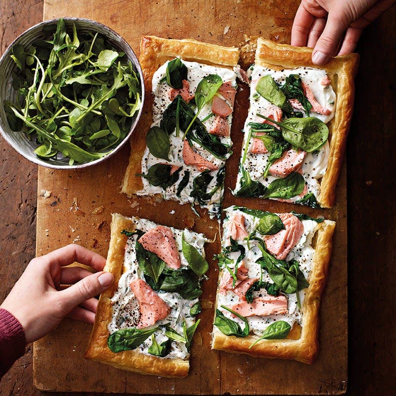 Lachs-Blätterteig-Tarte mit Spinat