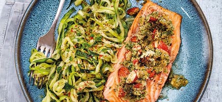 Saumon aux herbes et nouilles de courgette