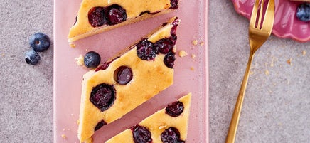 Salted Caramel Blondies mit Heidelbeeren