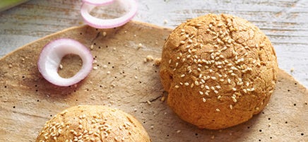Klassische Vollkorn-Burgerbrötchen