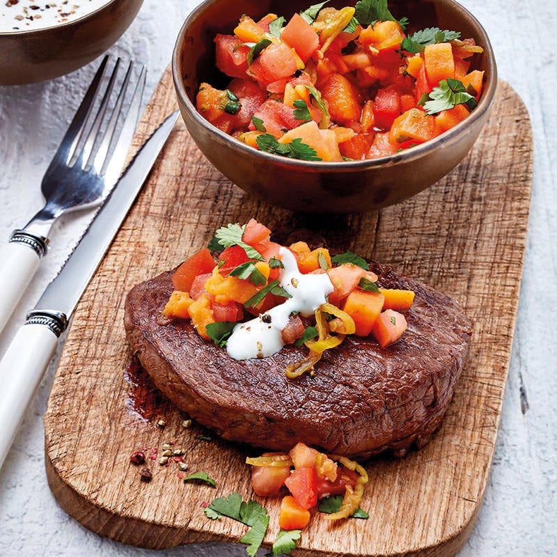 Steak mit Süßkartoffel-Tomaten-Salsa