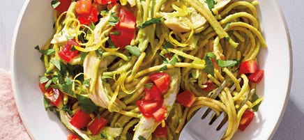 Spaghettis de lentilles au poulet et sauce à l'avocat