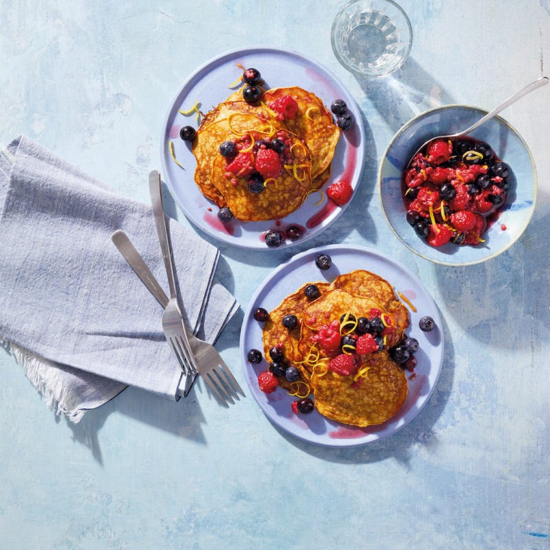 Bananenpancakes mit Ahorn-Beeren-Sauce