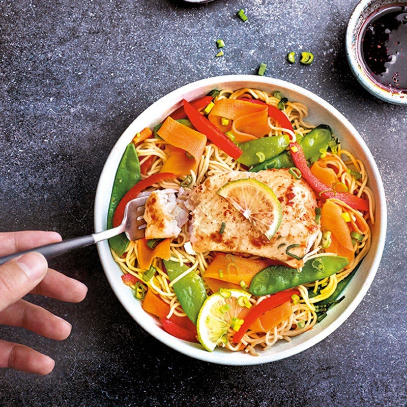 Gegrillter Heilbutt mit Safran und Nudeln