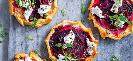 Beetroot and goat's cheese tarts