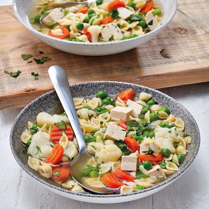 Schnelle Gemüsesuppe mit Tofu