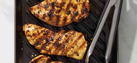 Filet de poulet grillé au poivre citronné