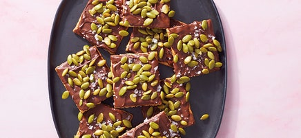 Vollkornkekse mit Schokolade und Kürbiskernen
