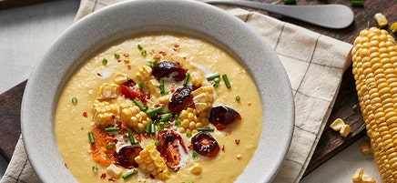 Krämig majssoppa med rostade tomater