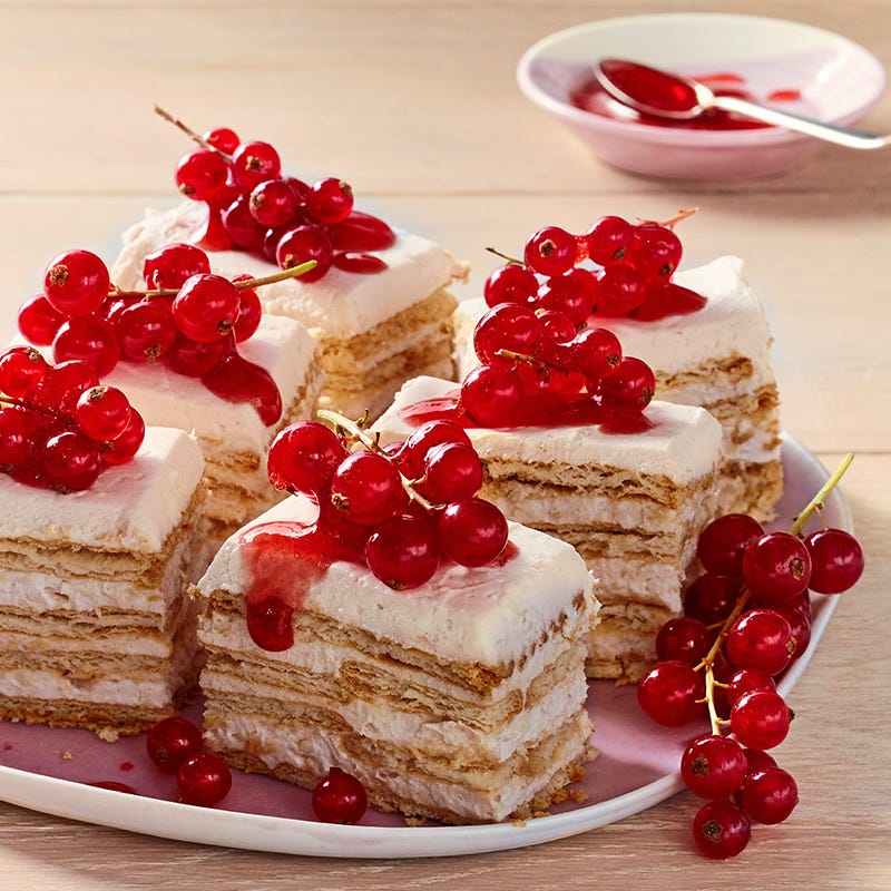 Butterkeks-Schichttorte mit Johannisbeercreme