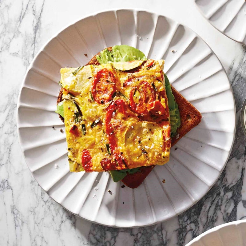 Foto van Geroosterd brood met frittata en avocado door WW