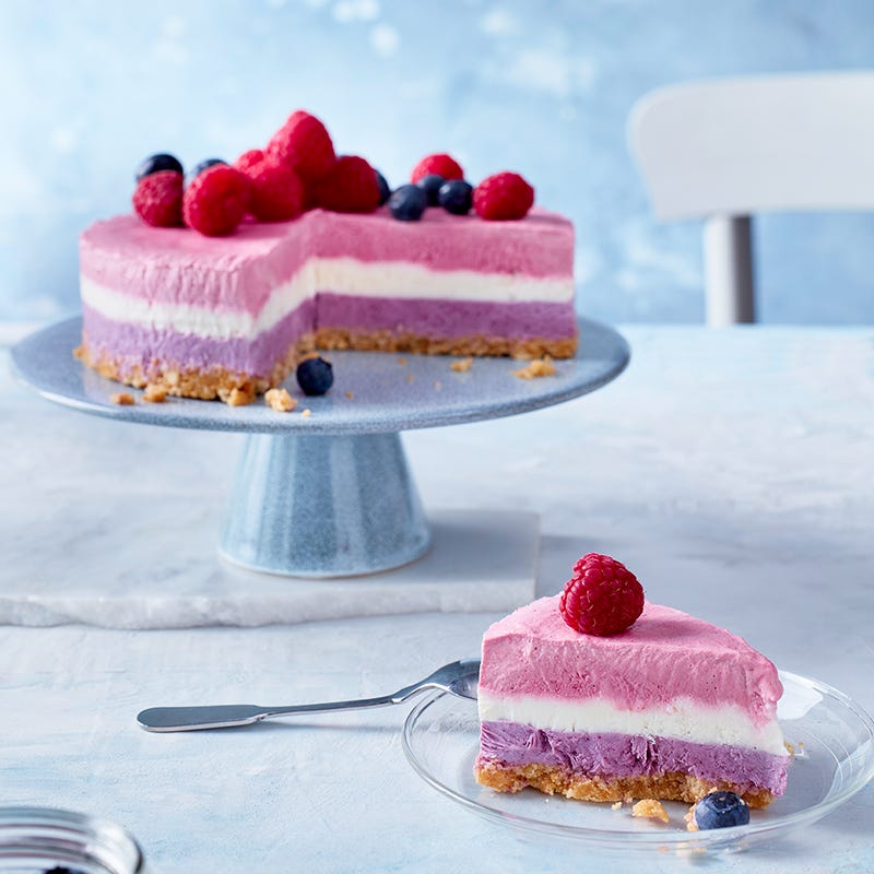 Cheesecake-Eistorte mit Beeren