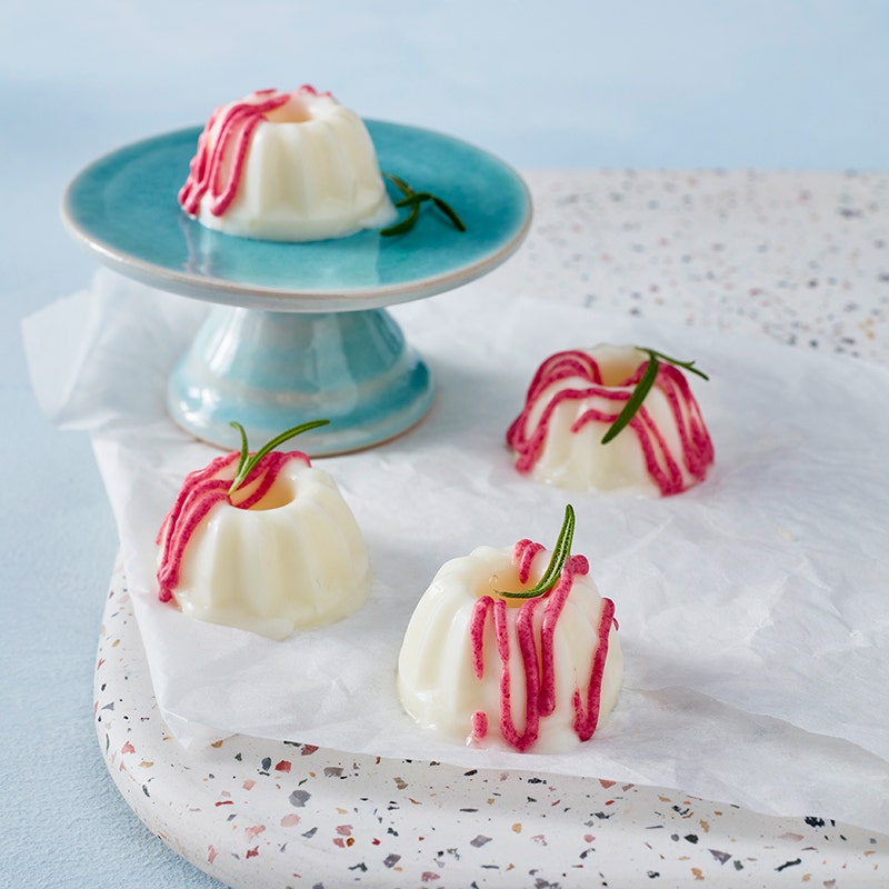 Mini-Eisgugelhupf mit Himbeerschokolade