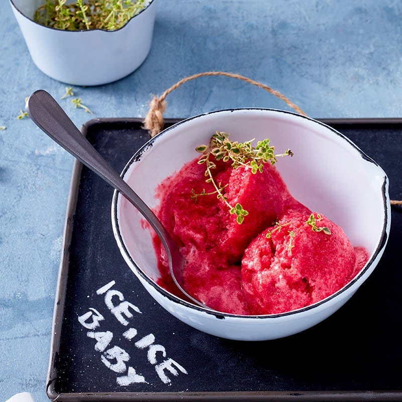 Erdbeer-Sorbet mit Zitronenthymian