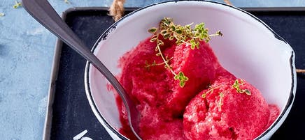 Erdbeer-Sorbet mit Zitronenthymian