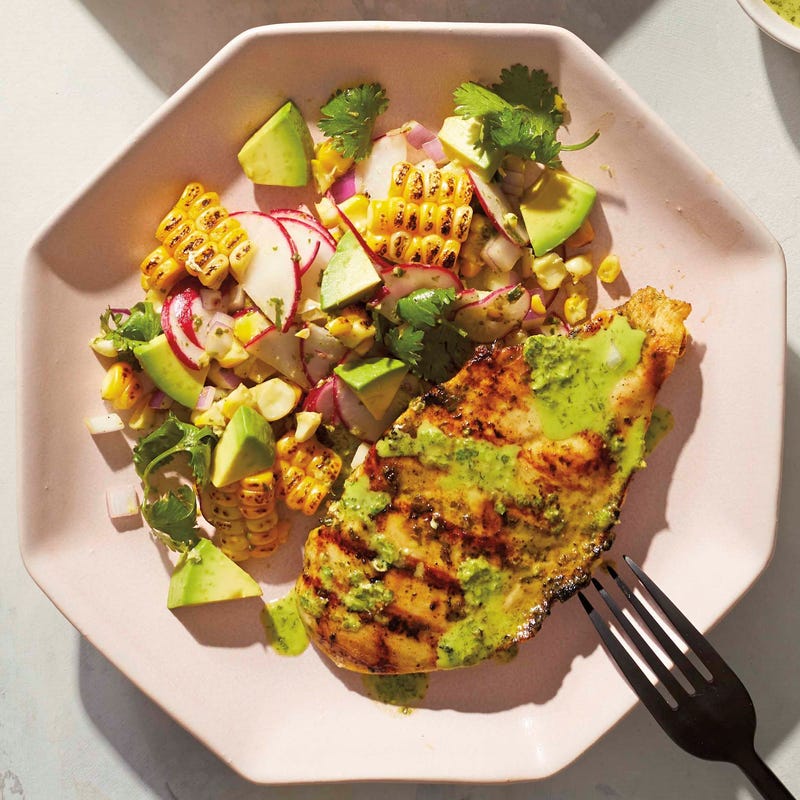 Foto van Kip met koriandermarinade en avocado-maïssalade door WW