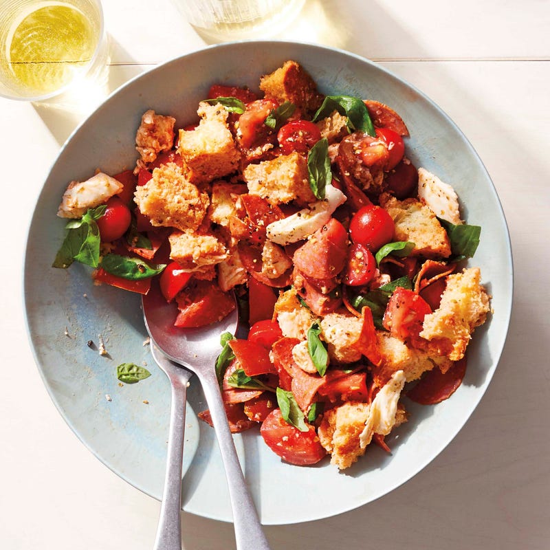 Foto van Panzanella met kalkoensalami door WW